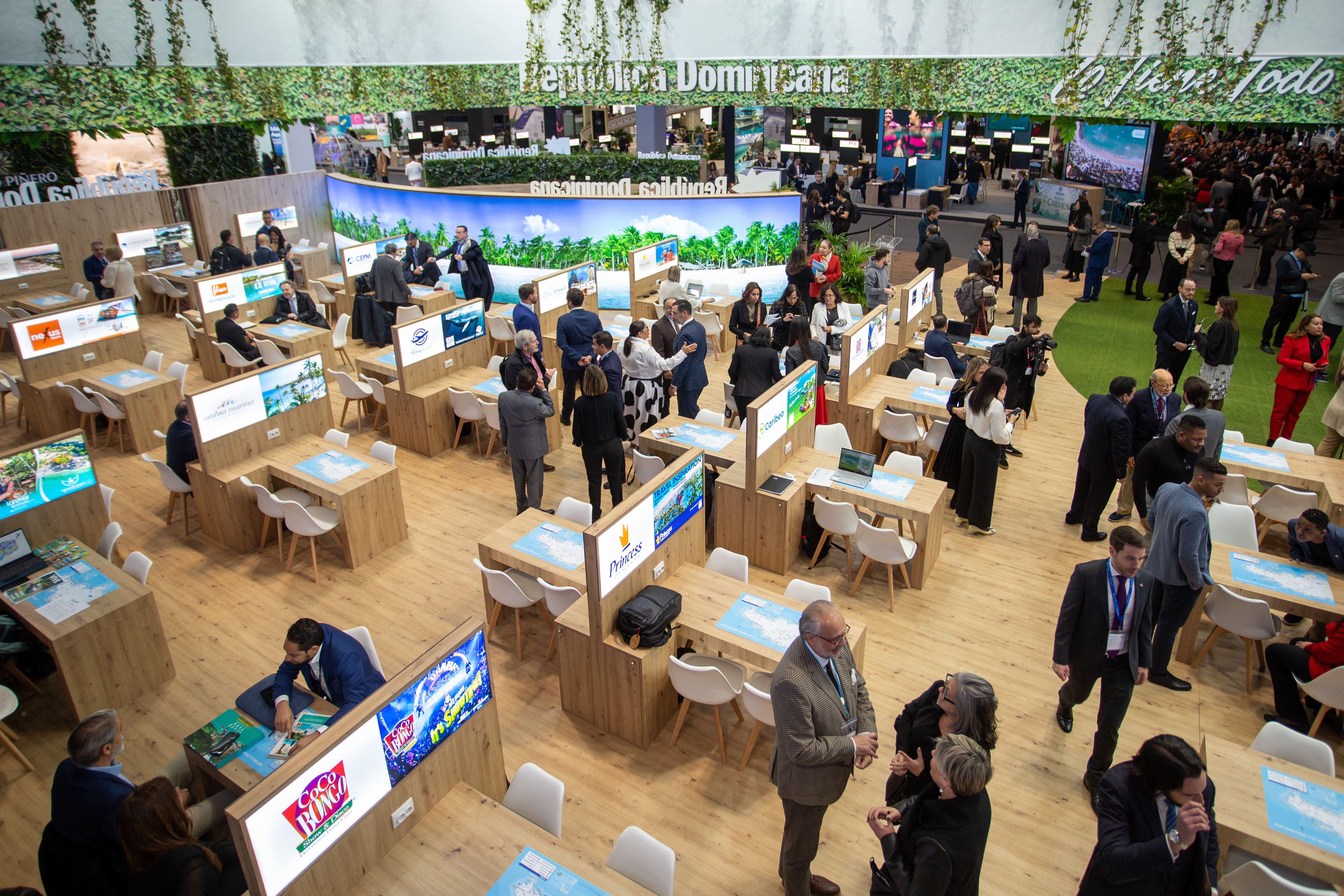 GRUPO PUNTACANA ASISTE A FITUR