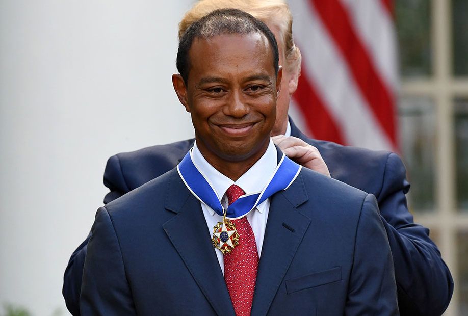 WOODS RECIBE MEDALLA DE LA LIBERTAD