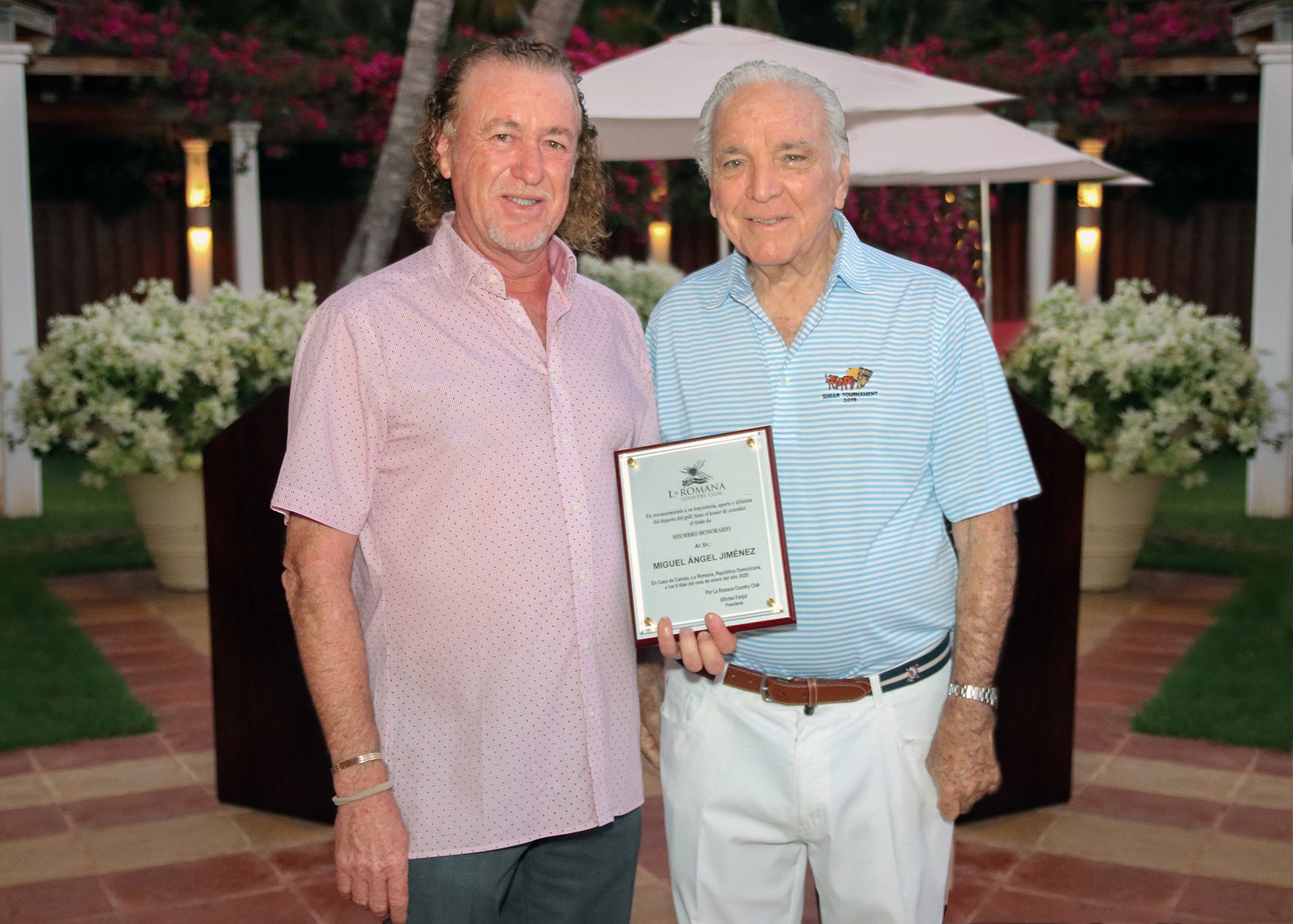 CASA DE CAMPO RECONOCE A GOLFISTA