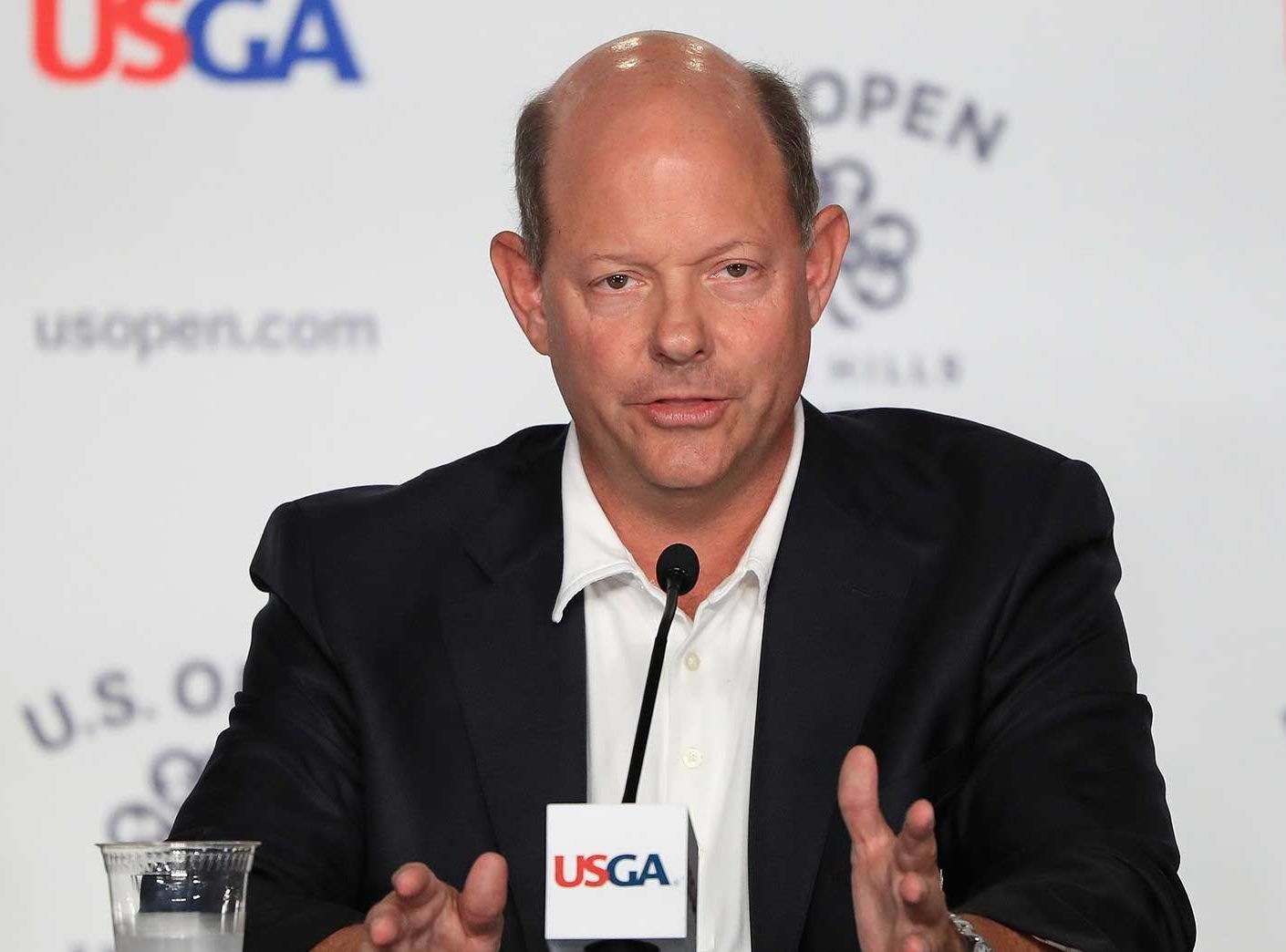MIKE DAVIS RENUNCIA A LA USGA